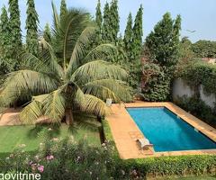 Belle Villa situé dotée de piscine à Atiegou dans un environnement paisible