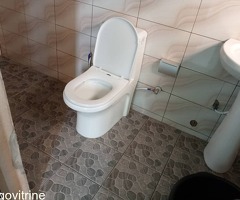 A louer appartement scinder de 3 chambres salon wc douche cuisine interne meubles seul a l etage et 