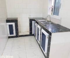 Bel appartement chambre salon wcd cuisine américaine interne,baie vitrée,placard seul a l'étage,cash