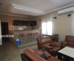 Villa triplex entièrement meublée, haut standing, située dans un environnement calme et discret :