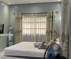 COUR DES GRANDS  VILLA R+1 MEUBLÉE AVEC PISCINE DE 05 CHS+  DÉPENDANCES SUR DJIDJOLÉ.