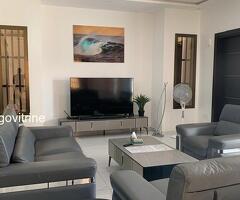 COUR DES GRANDS  VILLA R+1 MEUBLÉE AVEC PISCINE DE 05 CHS+  DÉPENDANCES SUR DJIDJOLÉ.