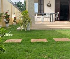 COUR DES GRANDS  VILLA R+1 MEUBLÉE AVEC PISCINE DE 05 CHS+  DÉPENDANCES SUR DJIDJOLÉ.