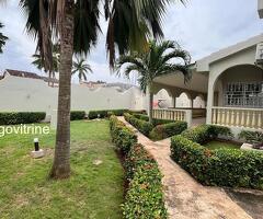 Villa avec Piscine A louer à La caisse (Résidence du Bénin)