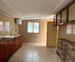 Villa avec Piscine A louer à La caisse (Résidence du Bénin)