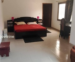 villa R+2 à louer Adidogomé, maison spacieuse Lomé, location villa avec dépendances Togo.