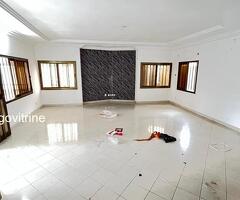villa 4 Chambres à Louer à Adidogomé – Proche du goudron