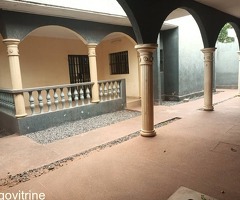 Villa 3 Chambres à Louer à Agoè Réserve – Derrière l’Église Assemblée de Dieu de 2 Lion