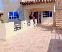 "Villa R+1 moderne à vendre à Agoè-Lomé, 6 chambres, cuisines équipées, climatiseurs, garage, forage