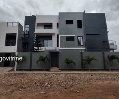 Villa Duplex à Louer à Togo 2000 – Proche Aéroport