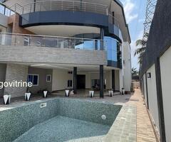 "Villa de luxe avec piscine, 10 chambres autonomes, garages, bureaux et dépendances à louer à Casabl