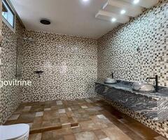 "Villa de luxe avec piscine, 10 chambres autonomes, garages, bureaux et dépendances à louer à Casabl