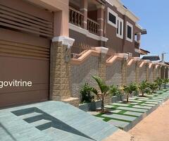 Villa R+1 en Vente – Mokpokpo Cité (400 m²)