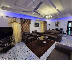 À LOUER – VILLA MEUBLÉE AVEC JARDIN À ADIDOGOMÉ SAGBADO LOGOTÉ