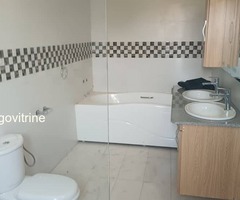 À LOUER – VILLA DUPLEX SPACIEUSE À AGOÈ LYCÉE MAIRIE