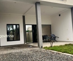 À LOUER – VILLA DUPLEX MEUBLÉE 3 CHAMBRES AVEC JARDIN À ADIDOGOMÉ AMADAHOME