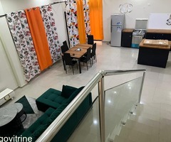 À LOUER – VILLA DUPLEX MEUBLÉE 3 CHAMBRES AVEC JARDIN À ADIDOGOMÉ AMADAHOME