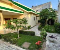 À LOUER – VILLA AVEC JARDIN À ADIDOGOMÉ COLONEL TEKO