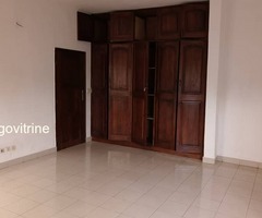APPARTEMENT 4 CHAMBRES AVEC DÉPENDANCE À ADIDOGOMÉ-AVENOU
