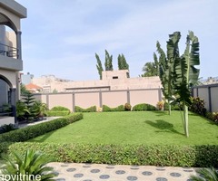 À LOUER – APPARTEMENT COUR UNIQUE À AGOE MINAMADOU   Prix : 450 000 FCFA/mois (gardiennage 24h/24 et