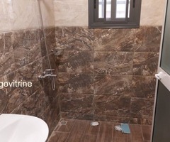 À LOUER – APPARTEMENT COUR UNIQUE À AGOE MINAMADOU   Prix : 450 000 FCFA/mois (gardiennage 24h/24 et