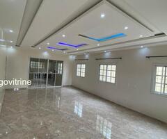 Villa de haut standing, nouvelle construction, scindée en cour unique