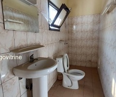 VILLA DUPLEX À ATTIKOUMÉ (LOMÉ)