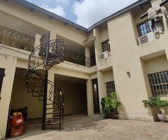 VILLA POUR HABITATION OU BUREAU À TOTSI