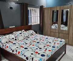 Maison meublée composée de trois (03) chambres + une dépendance