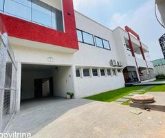 Villa Meublée avec Jardin et Piscine – Cour Unique en Appartement Scindé