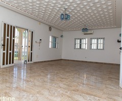Villa Spacieuse de 10 Chambres à Louer à Hedzranawoé – Proche Clinique Espérance