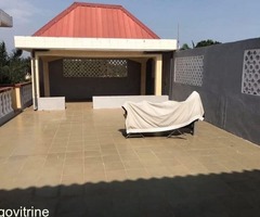 À Louer – Villa à Étage 6 Chambres avec Dépendances à Hedzranawoé Amangotigomé
