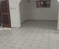 À Louer – Villa à Étage 6 Chambres avec Dépendances à Hedzranawoé Amangotigomé