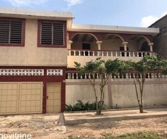 À Louer – Villa à Étage 6 Chambres avec Dépendances à Hedzranawoé Amangotigomé