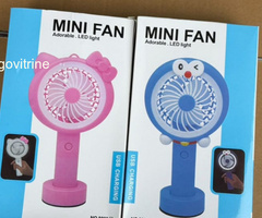 Mini Ventilateur Rechargeable Mignon avec Lumière LED (Modèles Cartoon)