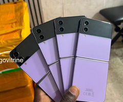 Smartphone Pliable Samsung Galaxy Z Flip 4 (5G) - Couleur Violet Bora