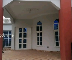 Villa avec piscine a Agoè à vendre