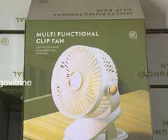 Le nom du produit est :  Ventilateur multifonctionnel à pince (Multi Functional Clip Fan)  Il peut ê