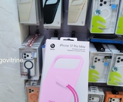 coque Beats Kickstand Case with MagSafe & Camera Control pour iPhone 17 Pro Max, de couleur rose