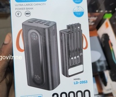 Le Power Bank 30 000 mAh est une batterie externe