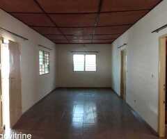 Appartement de 2chslon avec une dépendance avec garage à Agoè Assiyeye