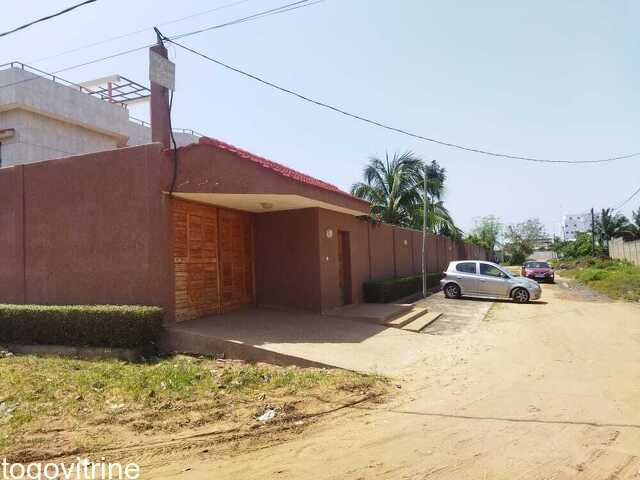 Villa nickel A vendre a Baguida